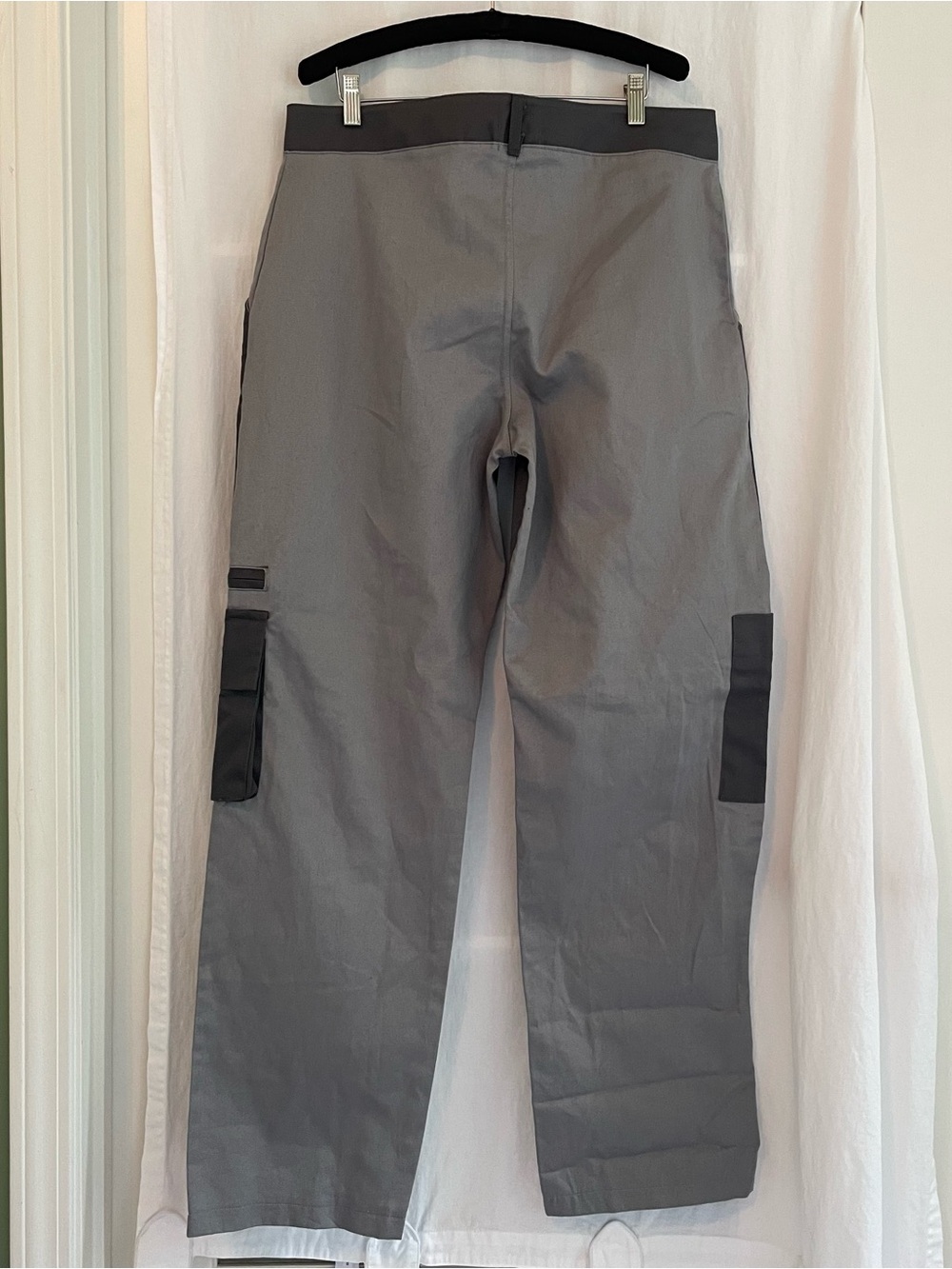 Men's Two-Tone Gray Cargo Pants with Utility Pockets - Picture 2 of 9